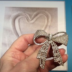 Gorgeous Vintage rhinestone bow brooch